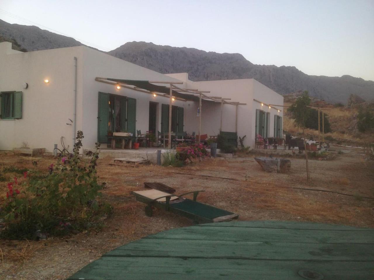 Rocky Mountain Way Villa Sellia  Exterior photo
